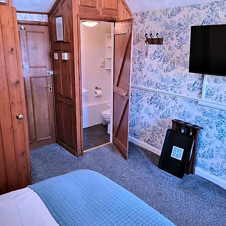 Virginia 4*